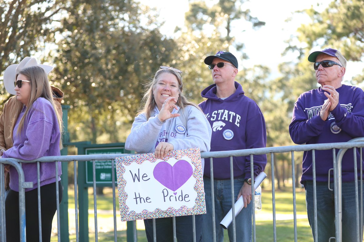 kstatesports's tweet photo. Best fans in the land 🏈💜

#KStateFB | @TexasBowl https://t.co/HOVUGbRPeT