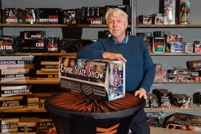 Topman vuurwerkbranche strijdt tegen illegale knallers, ook burgemeesters bezorgd gelderlander.nl/binnenland/top…