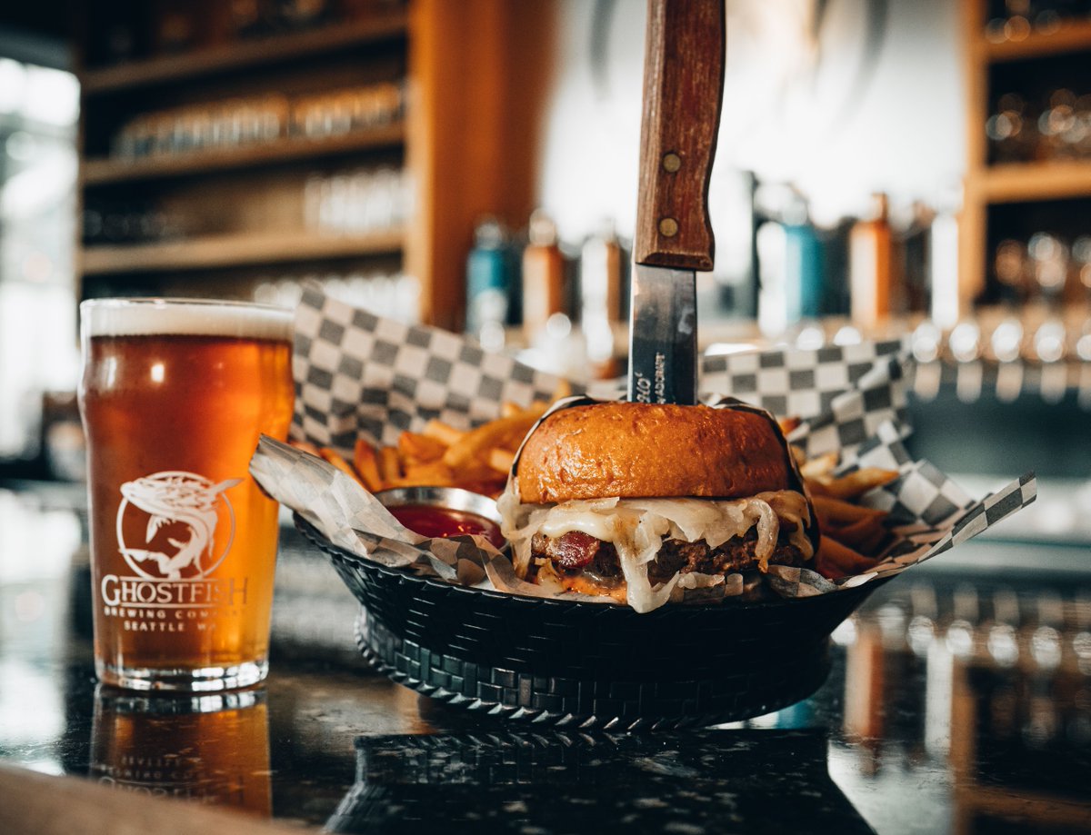 GhostfishBrewCO's tweet photo. This burger was sooo gouda, its stinking around for January! Smoked Gouda Bacon Burger 🥓 smoked gouda, grilled onions,BBQ mayo with a kick 🌶 Served with a side of fries for $19!
#ghostfishin #glutenfree #glutenfreebeer #craftbeer #burger #frechfries #seattle #sogouda https://t.co/N2Mo9ybK68