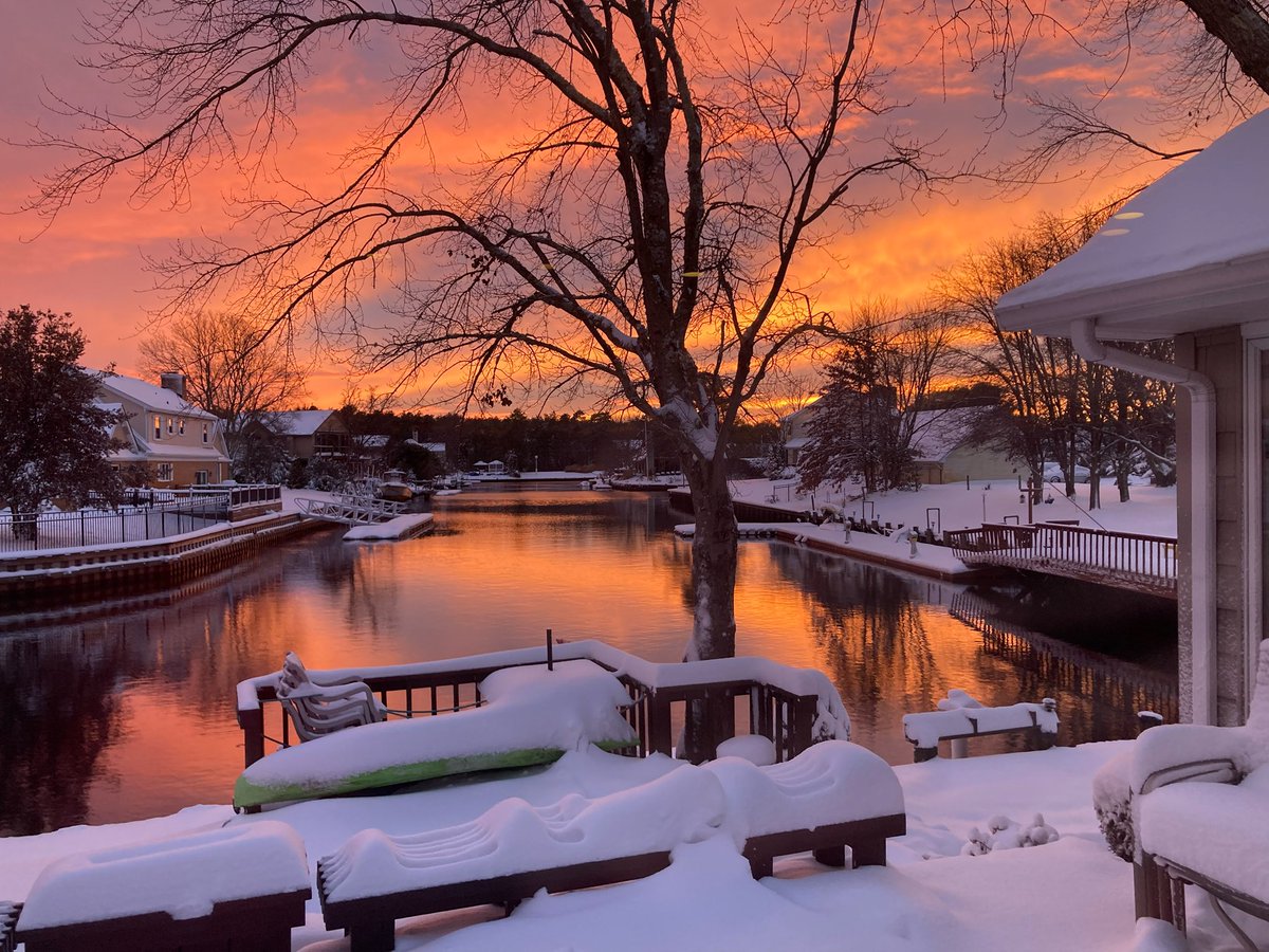 MattPieper's tweet photo. About a foot of snow at the Jersey Shore. #NoFilter #JerseyShore #JerseySnow #Sunset @CBSPhilly @CBSNews https://t.co/vQOCEXLl65