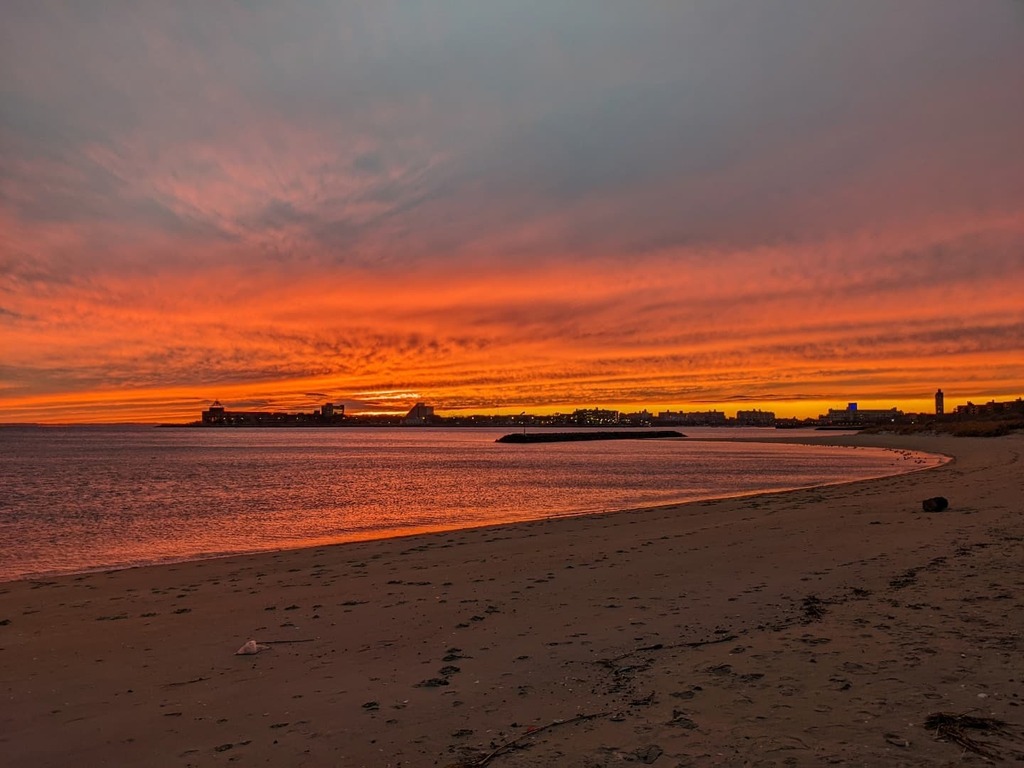 Nice #sunset over Jamaica Bay #Brooklyn #nyc instagr.am/p/CYSJ8b8lwlM/