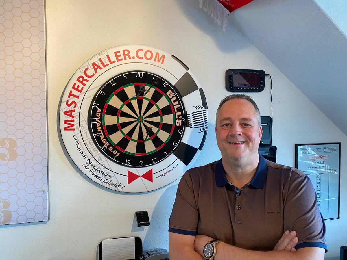 DolleBull's tweet photo. Dat zijn @primadarts van Peter Wright @snakebitewright #rtl7darts #WHdarts #WorldChampionshipsDarts2022 #WKdarts2022 #bingodarts credits to @JJNieuwlaat #wegaanjemissenopRTL7darts https://t.co/qz7PPxNhmH