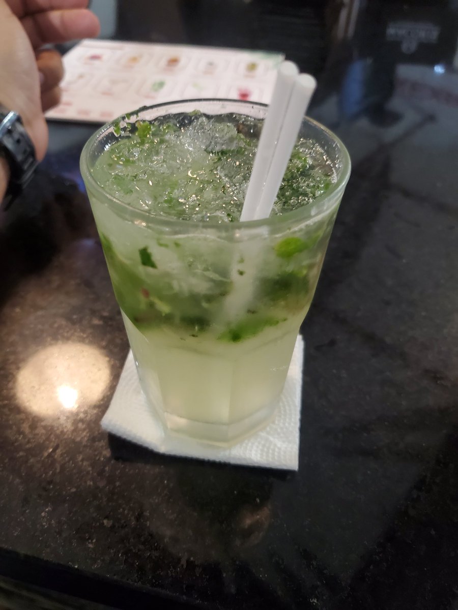 NelsonBraulio1's tweet photo. Me dijeron que puedo pedir abiertamente en MGI por cuenta de @geovapc 😂😂😂... Que solo debo caminar bien con las propinas 🥃 #ElPoderDeLasRedes... Desde que me saludo @HaroldLeclerc las mujeres se pusieron activas 🔥🙏🙌 Gracias https://t.co/MMAwPYfMJJ