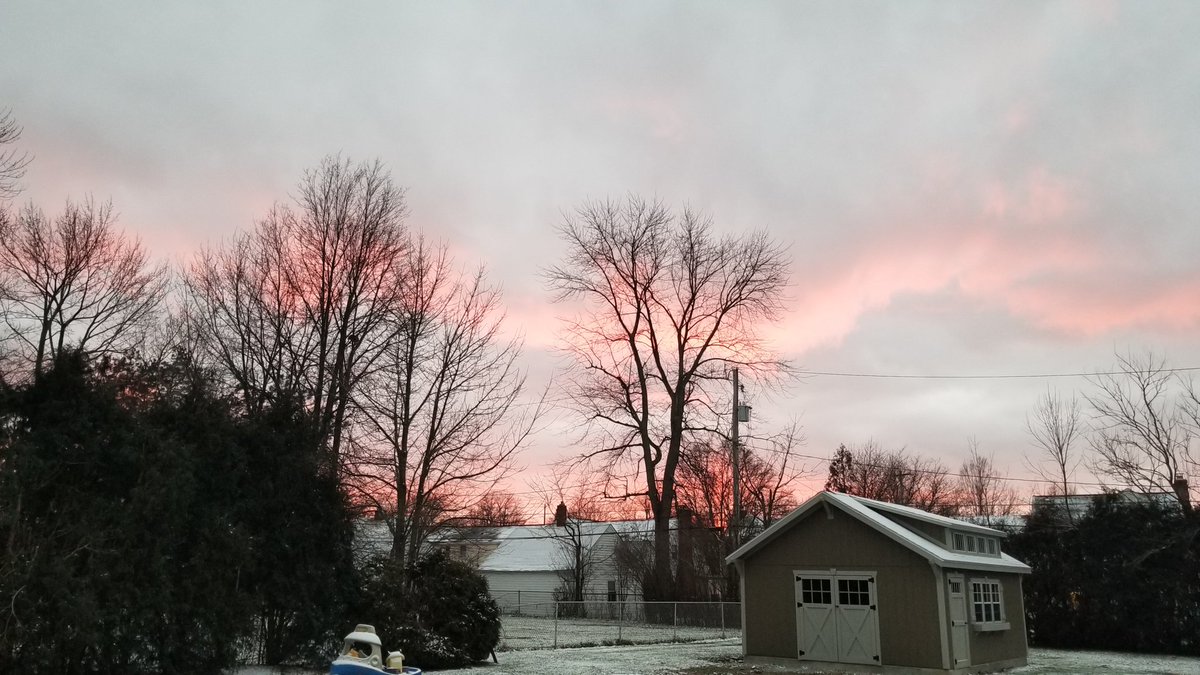 TammiMinoski's tweet photo. I am so #jealous of everyone's snow pix, but at least the winter sky was pretty! #IWantSnow ❄❄❄❄❄❄❄❄❄ https://t.co/z6pDc6Pt0a