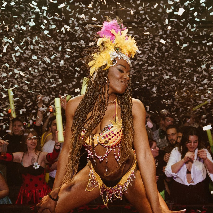 ¡FELICIDADES @MARIANSUE.G!
Hoy cumple años nuestra guerrera, nuestra hermanita pequeña y a la misma vez una GRAN loquita. Con su energía y sus bailes ningún escenario puede con ella 😈🔥🔥
Disfruta de tu día sister y prepárate que este año vamos a dar mucho de que hablar💪🏻❤️‍🔥