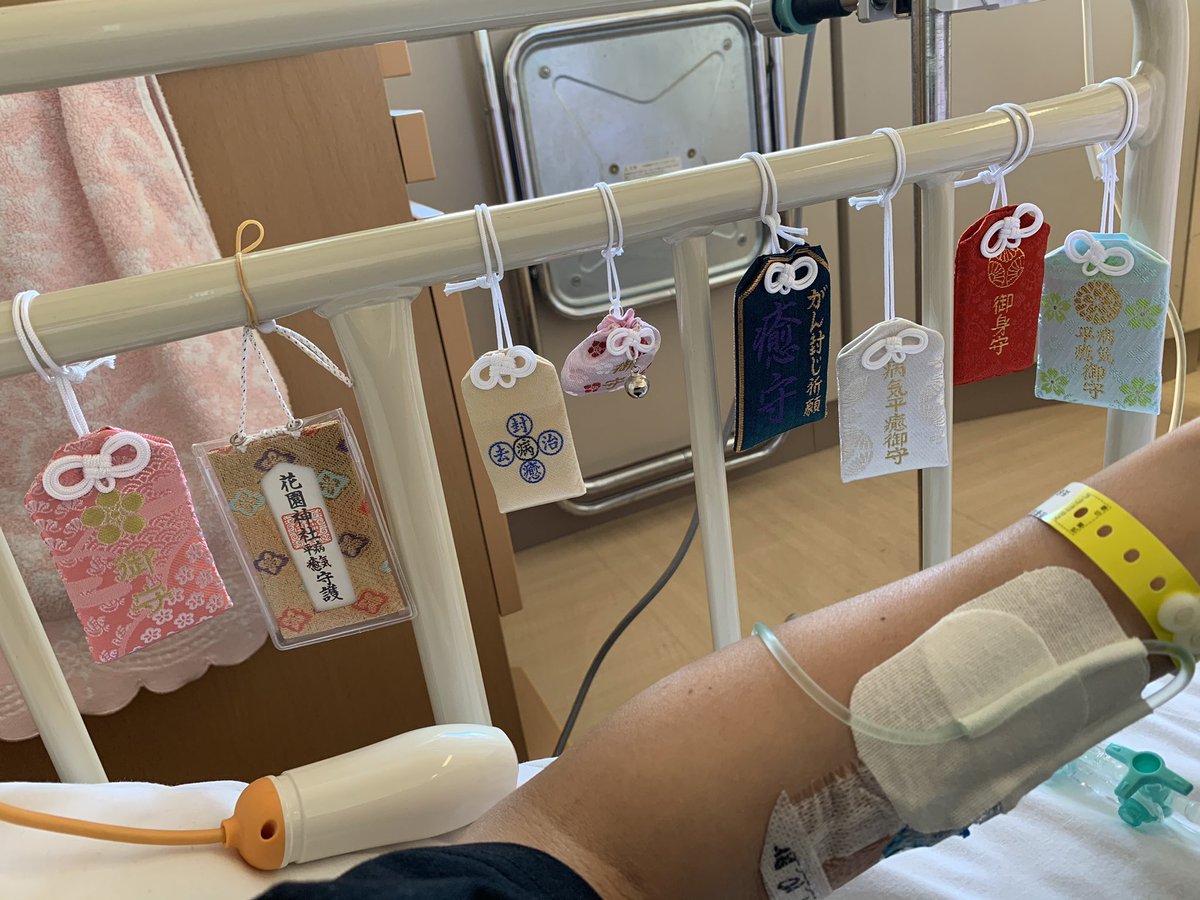 rinatarooooo1's tweet photo. 2020年10月(27歳)
癌宣告(子宮頸癌小細胞がん)
神経内分泌癌NECステージ1b2期

2020年11月
広汎子宮全摘出・リンパ節郭清・両側卵巣卵管切除
病理診断(ステージ2b期)
子宮傍組織・リンパ節転移あり

2021年1月〜5月(28歳)
抗がん剤治療6クール
(シスプラチン+エトポシド)

2021年6月
ホルモン補充療法 https://t.co/FsF8aywJkw