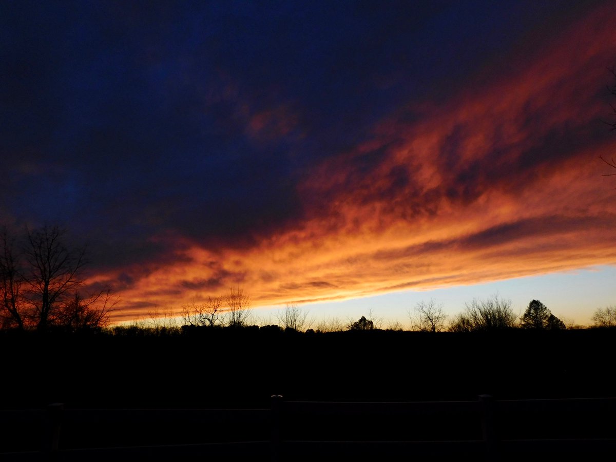 Best sunset of 2022 (so far) in Nazareth! #PAwx <a href="/sunset_wx/">Sunset Weather</a> <a href="/WeatherWorks/">WeatherWorks</a>