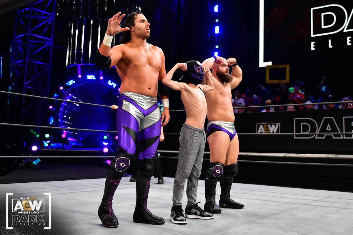 AEW's tweet photo. The cohesive teamwork of #DarkOrder's @SilverNumber1 & @YTAlexReynolds led them to victory over the debuting duo of @thebigorlando & #ShayneStetson, in this great tag team match here on #AEWDarkElevation.
Don't miss a second of the action!
▶️ https://t.co/c35LyEztvp https://t.co/zAlCTDJyWZ