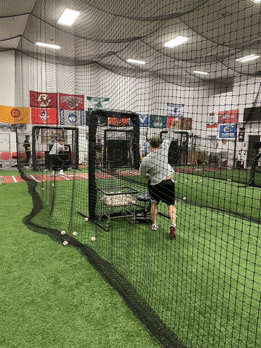 MarsHSBaseball's tweet photo. ✅1st day work in 2022

Special thanks to the reigning CWS champion #hailstate🐶and @SFGiants @bednar_will for stoping by to work with our pitchers https://t.co/W8ikC48zqd