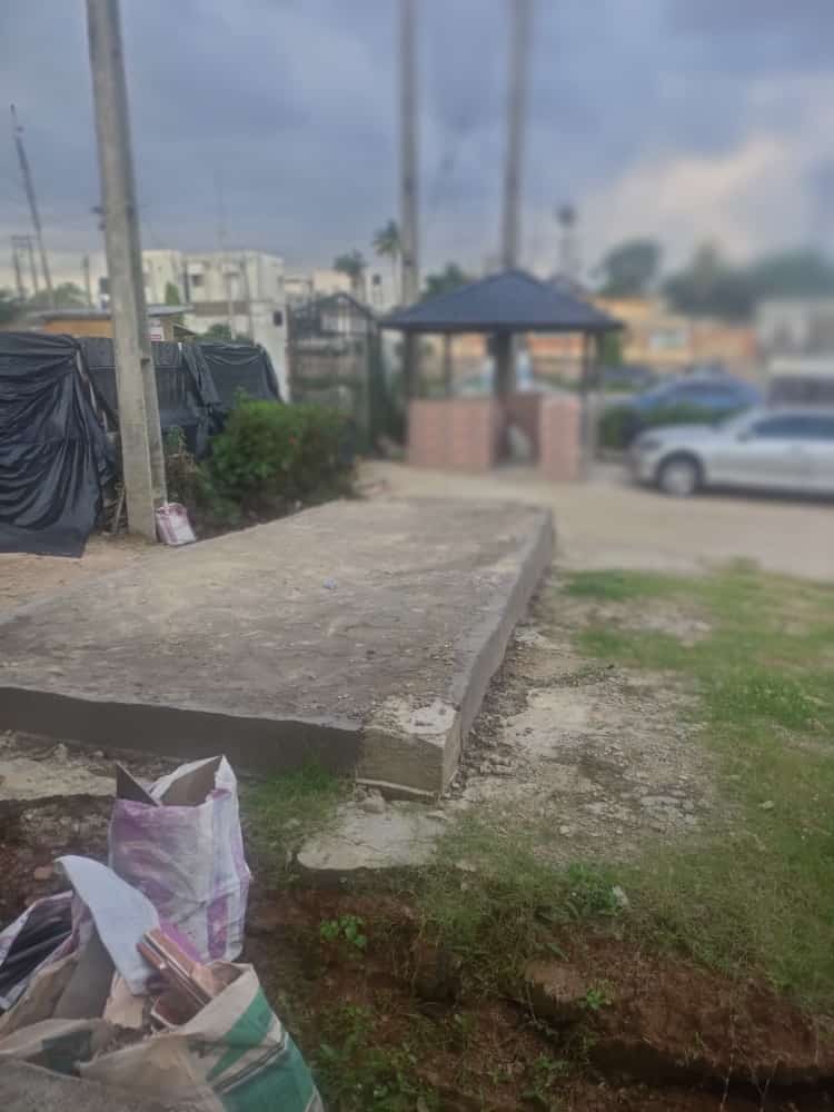 ContainerHomeNG's tweet photo. It all started from this 20ft container unit.
A modification that will change your mindset about shipping containers and our expertise.
@ContainerHomeNG 20ft container kitchen, roof top bar and outdoor lounge.
#Containerhomes #Containerhousing
#ShippingContainers https://t.co/ZXPEQjdNQF