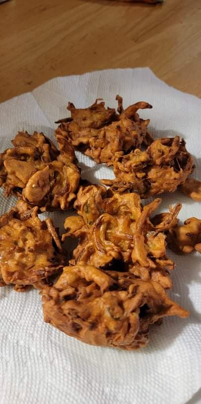 nageen_shah1's tweet photo. Pakoras are ready. All are invited 🤪😍 #snowstorm #DCSnow #vasnow #Frida #pakoras #Enjoy https://t.co/qYWJ077wCw