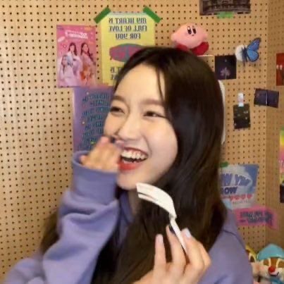 tiny__won's tweet photo. gowon has the prettiest smile <3 https://t.co/lnCaRLmVxc
