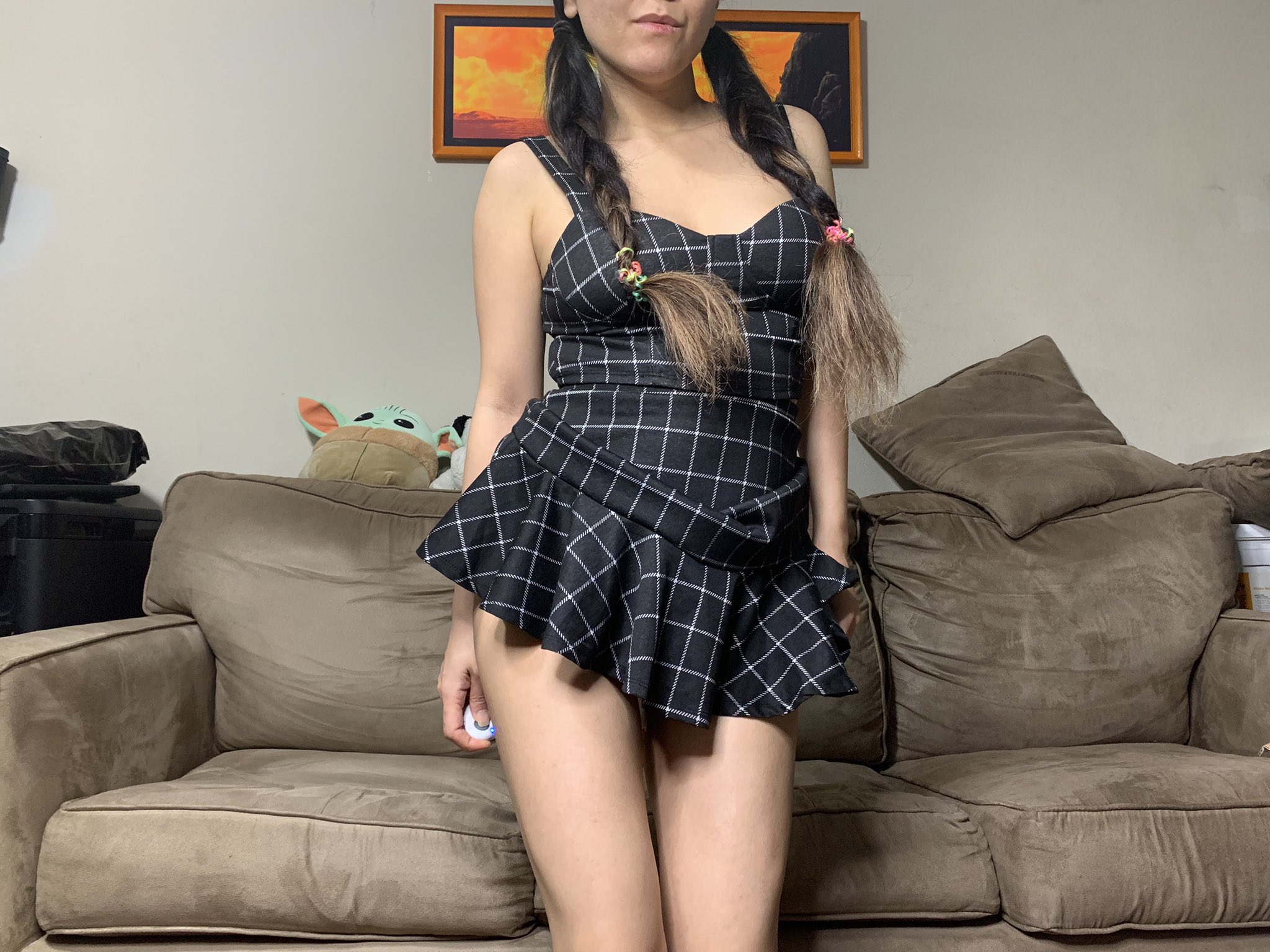 2 pic. School girl, anyone? https://t.co/KIOKRV7qwm