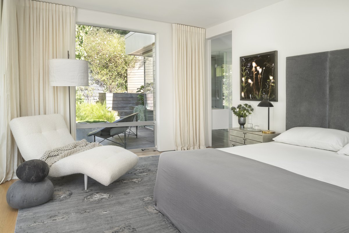 ValV's tweet photo. What do you like about the design of this stylish bedroom? #uniquehomes #homestyle  https://t.co/rPRrtf8fAZ https://t.co/fMgCm9fmkT