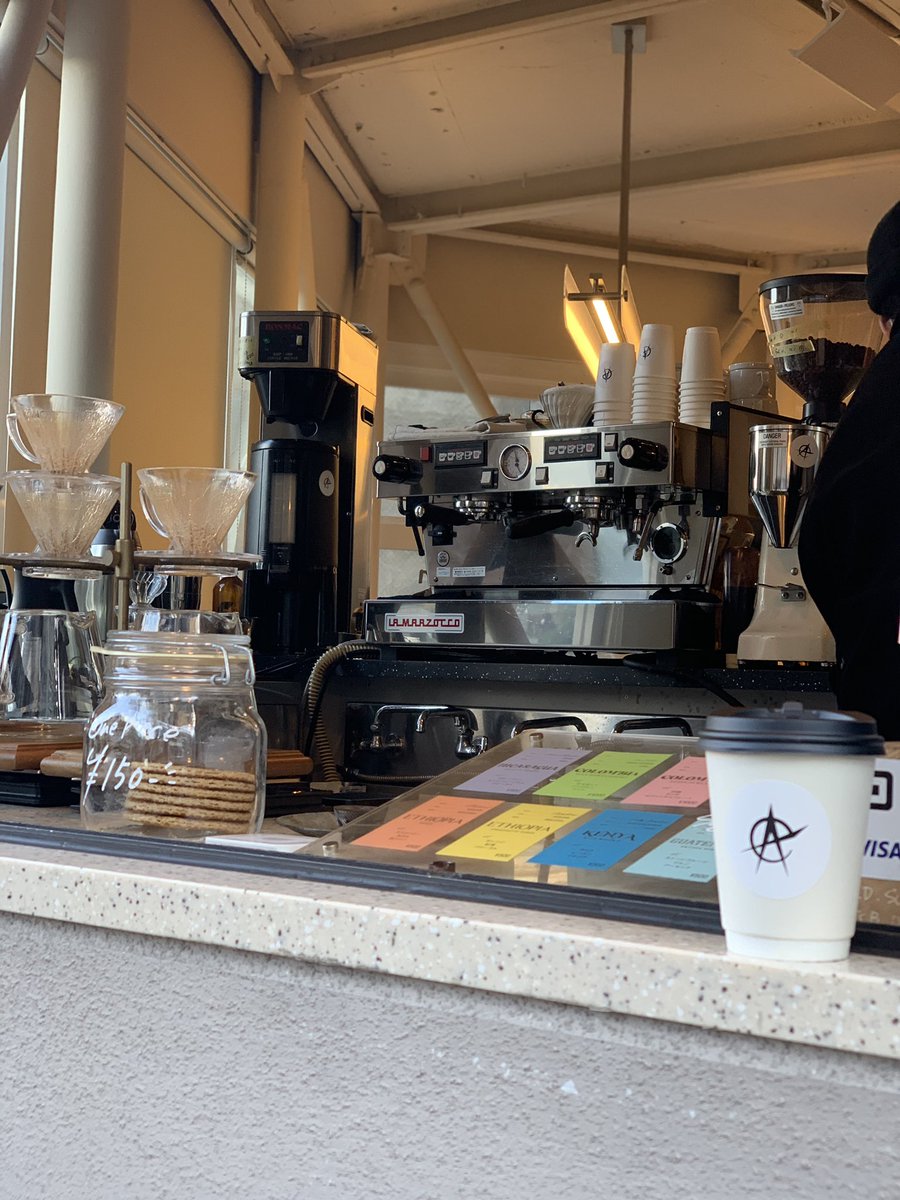 gomachancoffee1's tweet photo. おはコーヒー☕️電車の人の多さをみて、今日仕事初めの方がたくさんいらっしゃる事を知りました。休み明けで辛いかもしれませんがお仕事前にコーヒー飲んで元気にやっていきましょう！今日も素敵な一日になりますように。 https://t.co/nD4rCoBtPi