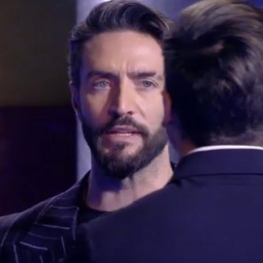 estancadeitorti's tweet image. Mio Dio questo uomo è il trash in persona
#gfvip