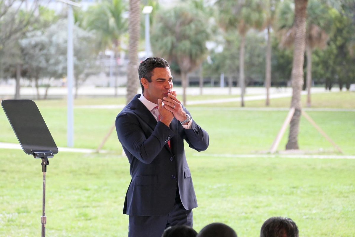 FrancisSuarez's tweet image. What an honor to become the 80th President of the  @usmayors! 

Over the next year and a half, my promise and my Vision for America will focus on creating an #AmericaForEveryone &amp;amp; an #AmericaForever!