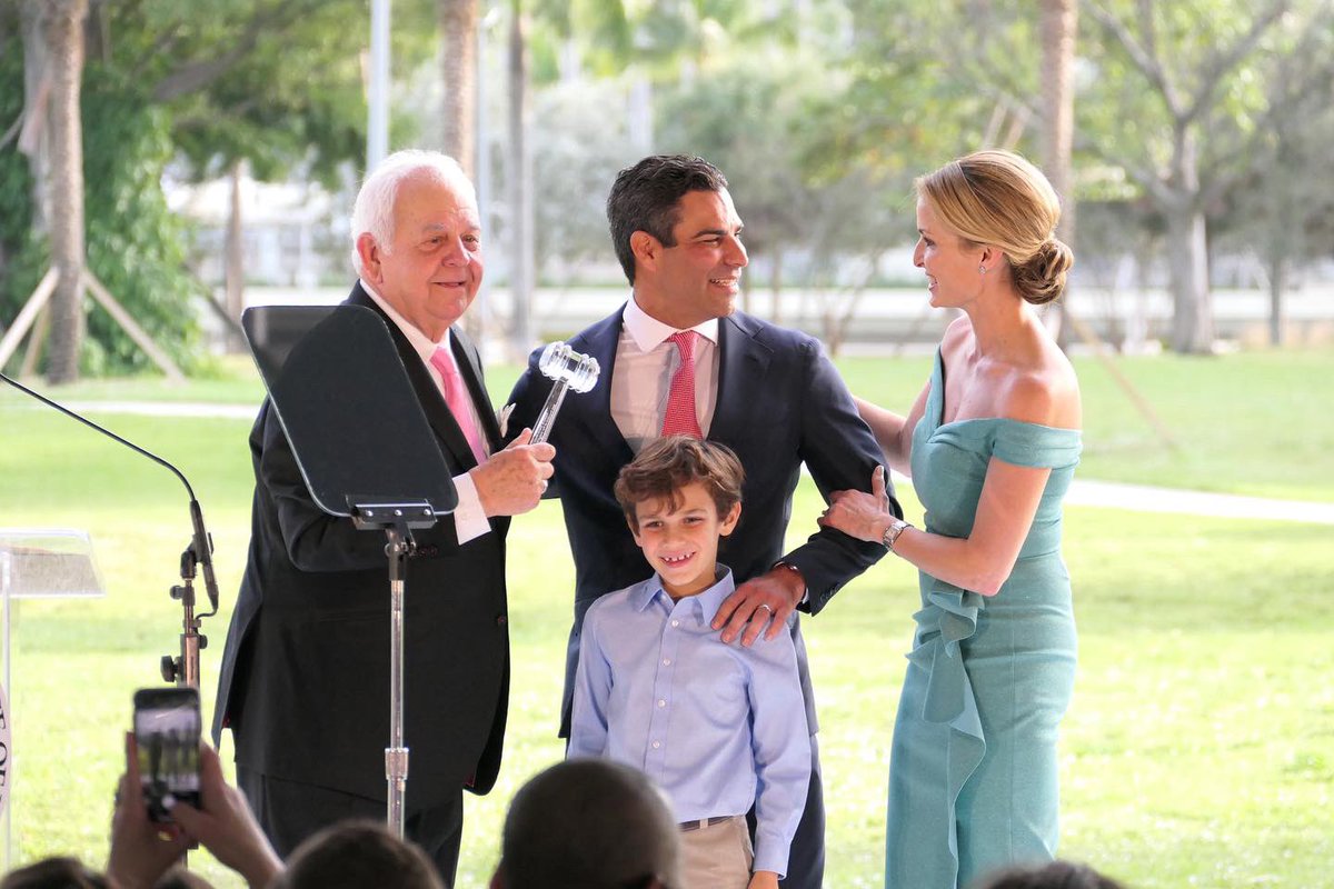 FrancisSuarez's tweet image. What an honor to become the 80th President of the  @usmayors! 

Over the next year and a half, my promise and my Vision for America will focus on creating an #AmericaForEveryone &amp;amp; an #AmericaForever!
