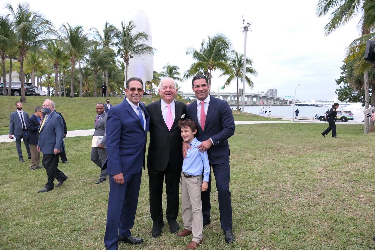 FrancisSuarez's tweet image. What an honor to become the 80th President of the  @usmayors! 

Over the next year and a half, my promise and my Vision for America will focus on creating an #AmericaForEveryone &amp;amp; an #AmericaForever!
