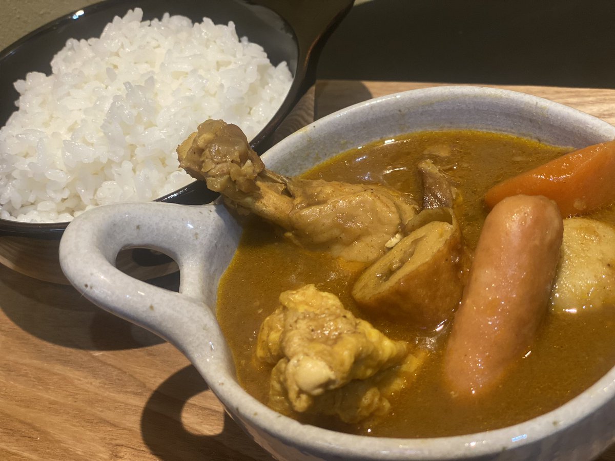 bull_potcurry's tweet photo. あけましておめでとうございます⛩
本日、1/4(火)11:00〜新年の営業をスタートします‼️
【カレー屋のおでん】始めました。

#ポットカレー　#広島カレー　#カレーラーメン　#カレーおでん https://t.co/e9cGPU2yOX