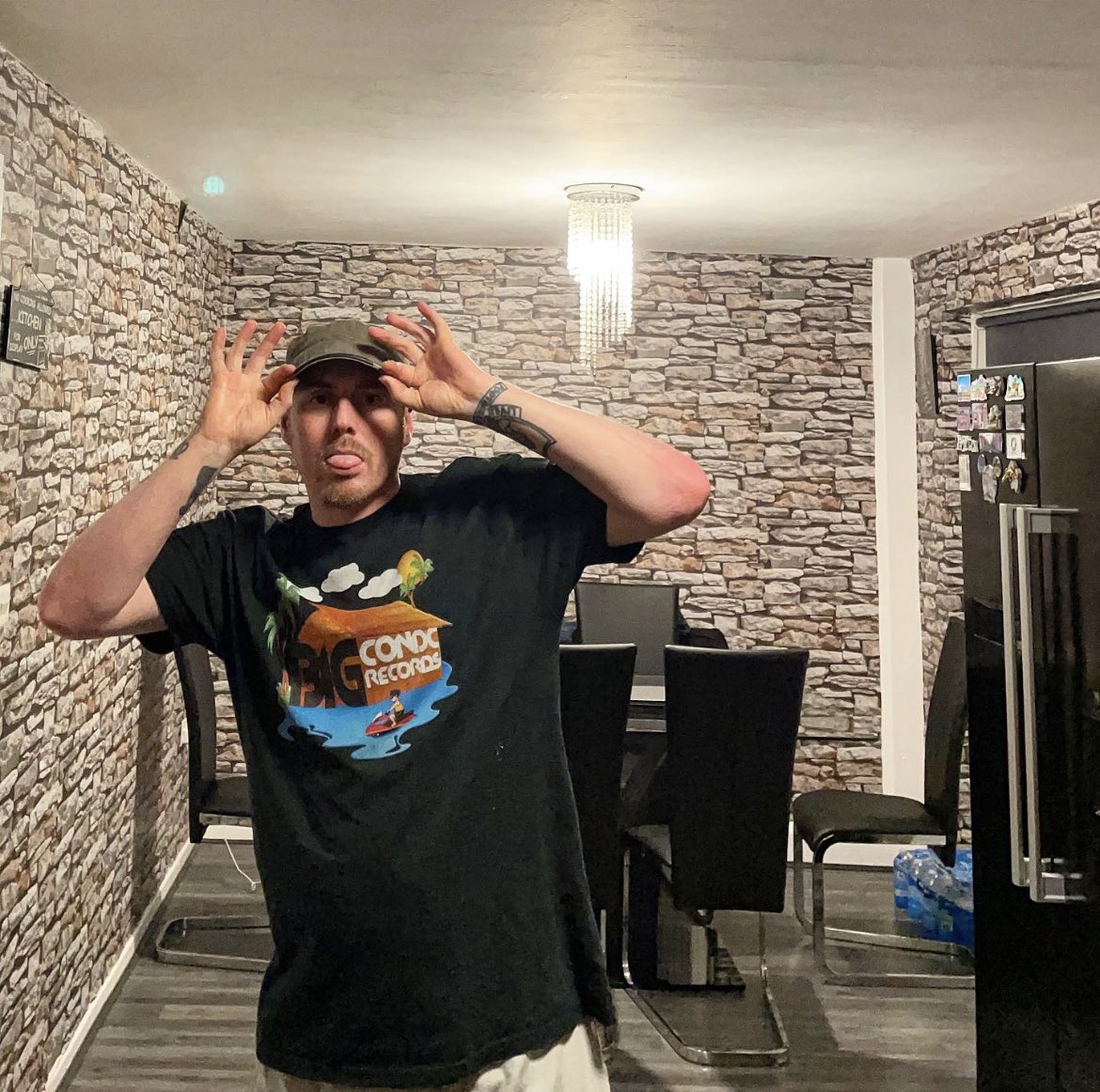 RoyzyRothschild's tweet photo. Aye @BigCondoRecords we the label 🏷 haha 😂 just spent 50 mins trying to get @ProudDaddyfilm on the insta live episode 3 with @AdamRoseMuzic and my co host @TJWTBBT  @bigcondoradio giving as many opportunities away as possible, all love day 3 of 2022 loads going on over here 👈 https://t.co/TQZLXcLrSn