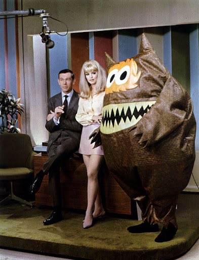 Ready for some late night TV? Get started with Chessters!
Out now on you favorite platform ..lyrics just a click away, click away , click away.. youtu.be/eKdvRyVNZM4

#mondaymusic #naugamonster #NewMusic #cavepunk