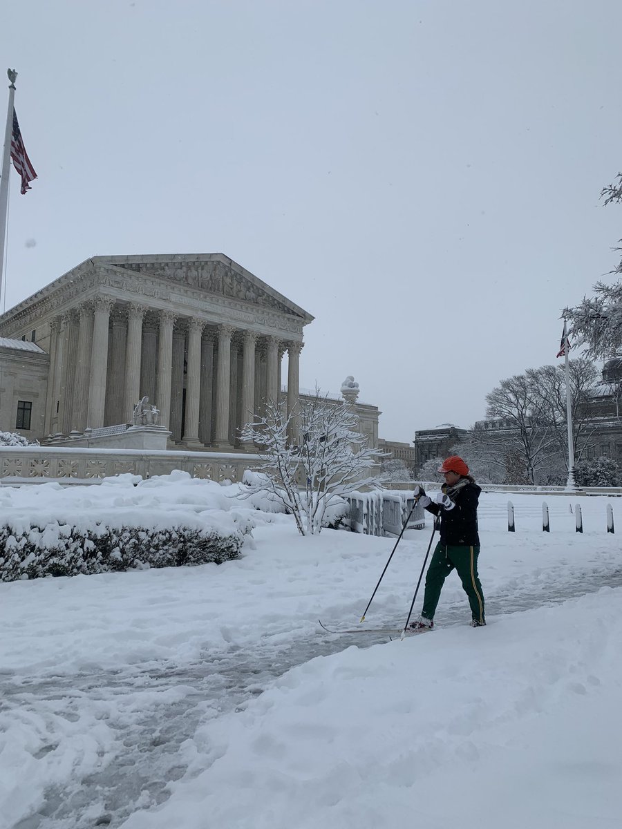 kmachand's tweet photo. Snow day!  #DCSnow https://t.co/uf5VJIH6OA