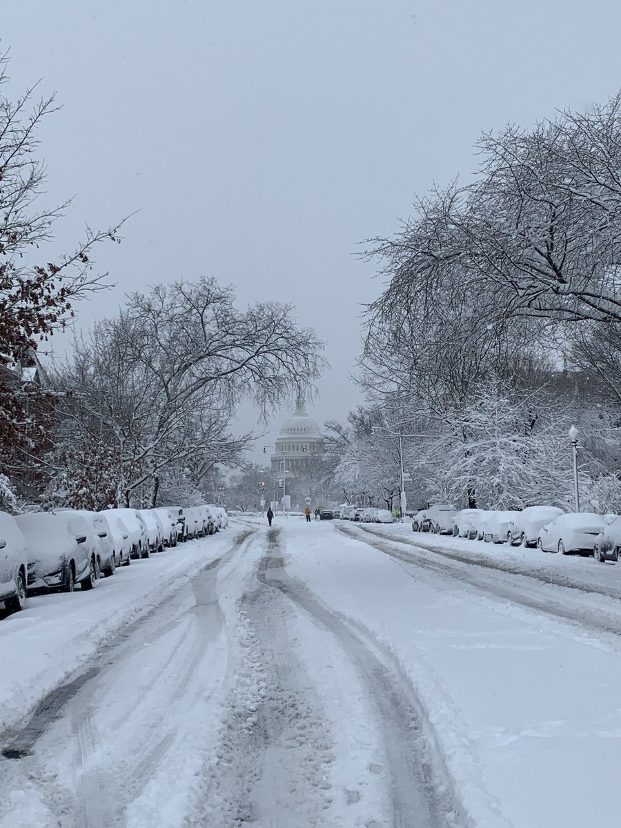 kmachand's tweet photo. Snow day!  #DCSnow https://t.co/uf5VJIH6OA