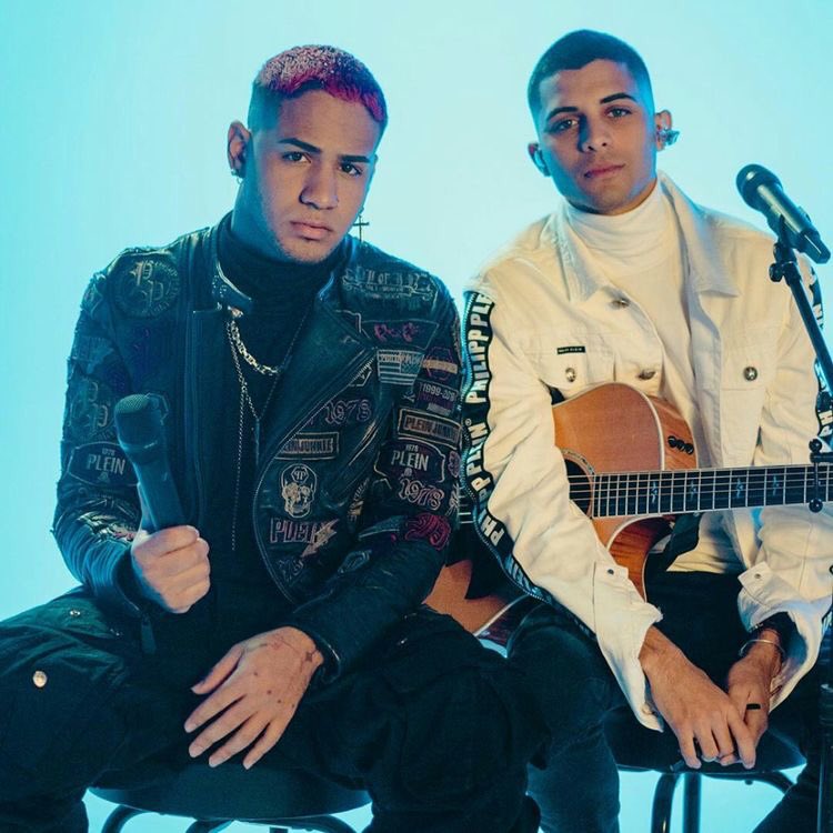 archivecamacho's tweet photo. Hoje nosso menino Erick apaga as velinhas! Não podíamos deixar esse dia passar em branco. Desejo todo o amor e felicidade do mundo p nosso menino! É tão bom ver todo o crescimento e conquista dele ao longo dos anos!
#Ericks21 #HappyBdayErick https://t.co/Nx5oN4kzn2