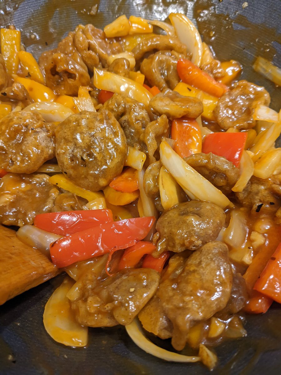 ItsLolaPhoenix's tweet photo. #TodayMenu is sweet and sour fried shiitake mushrooms with peppers and onions via @Hunger_Service. I'm really proud of how it turned out! https://t.co/LE64qLtKnC