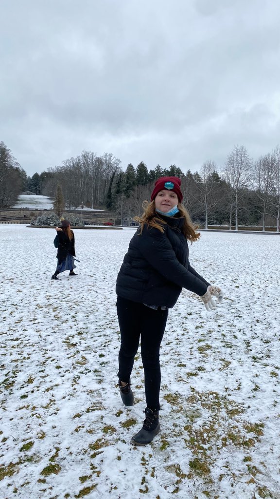 shanbroberts's tweet photo. @AllisonWeather Hahaha! Here’s my daughter throwing snowballs on the front lawn! https://t.co/jC83NBxFpw