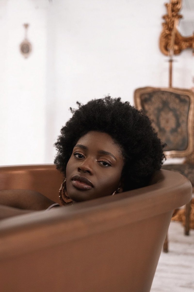 hey, my name is karis + I’m a photographer from the UK! I’m officially taking bookings, let’s work together this year 🤎
karisbeaumont.com