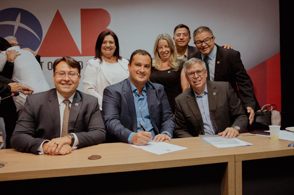 OABDF_oficial's tweet photo. Posse da nova gestão da OAB/DF para o triênio 2022-2024.

Sejam muito bem-vindos e vamos ao trabalho!

As fotos da posse estarão disponíveis no Flickr da OAB/DF.

Fotos: Eduardo Braz

#oabdf #caadf #esadf #posse #novadiretoria https://t.co/BvK4sXU6oR
