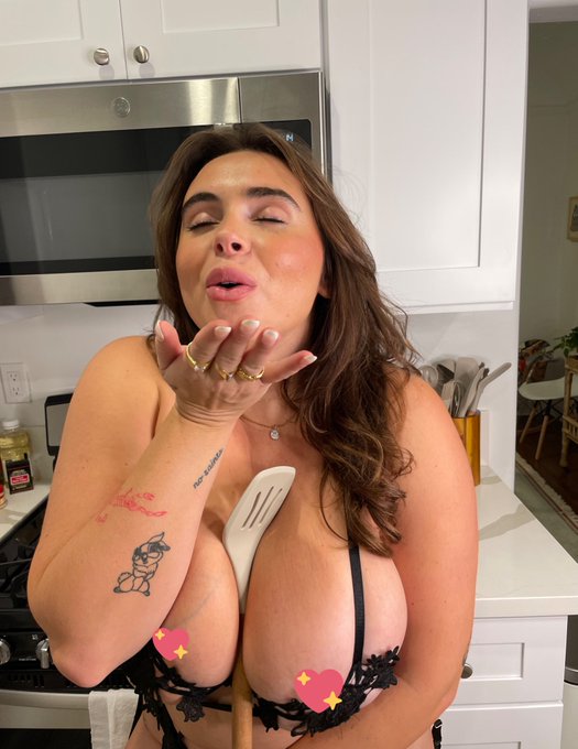 Come play in the kitchen with me https://t.co/1OxzDuOTi4 https://t.co/rBfWrj1HDK