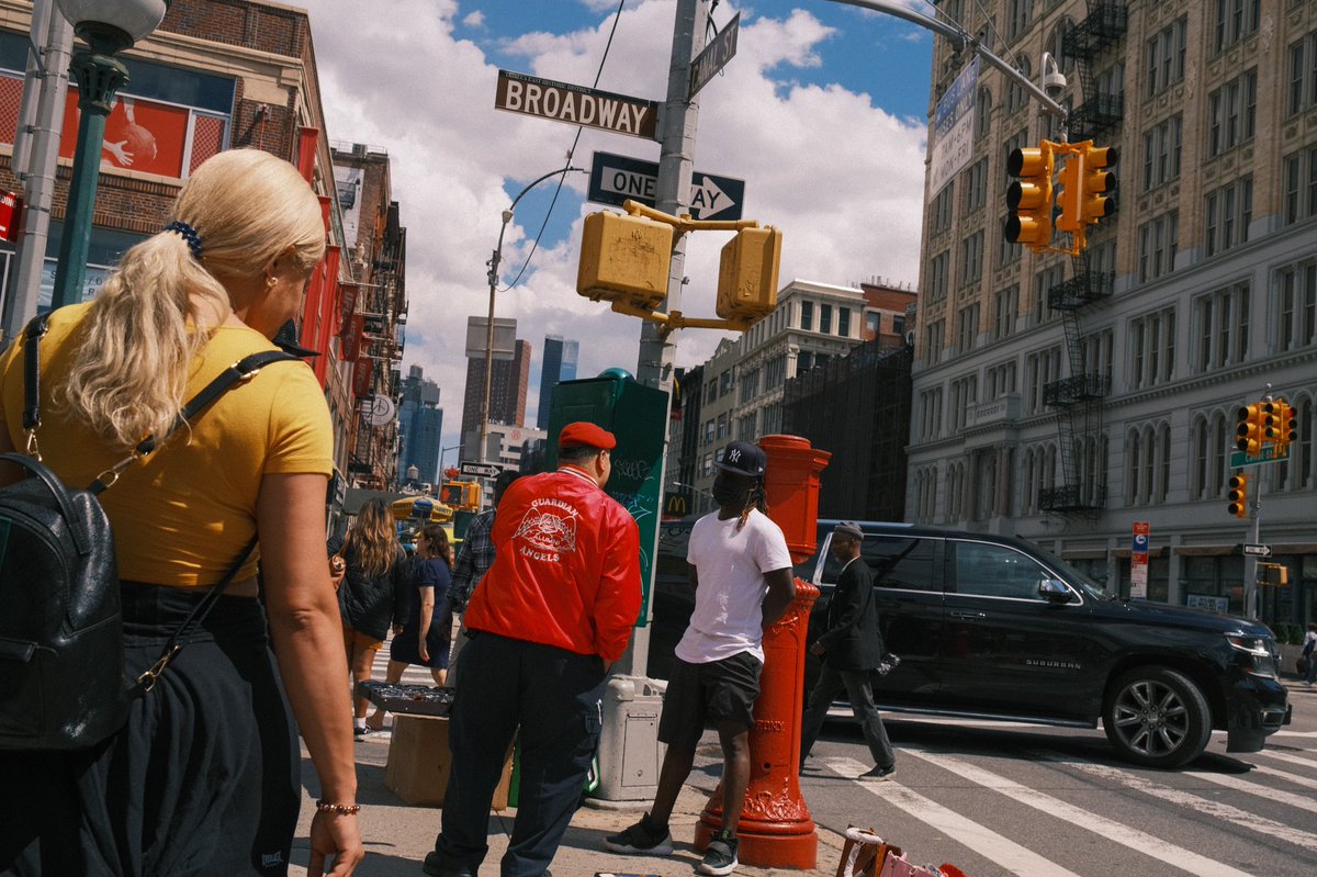 ryandecosmo's tweet photo. Some of my favorite shots I took in 2021

#streetphotography #fujifilm #x100v #photography https://t.co/dRDxg8L4vN