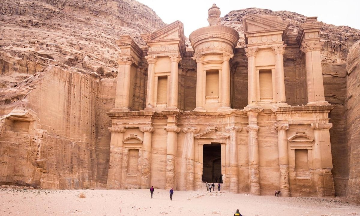 Lugarnia_'s tweet photo. La idea de visitar Petra, Jordania, a menudo evoca imágenes de un lugar que no ha sido tocado por las manos del tiempo, una ciudad perdida donde las ruinas derrumbadas se elevan en lo más alto y el árido paisaje desértico se extiende hasta donde alcanza

https://t.co/RoSynzLiZ2 https://t.co/rf1PkrNq1B
