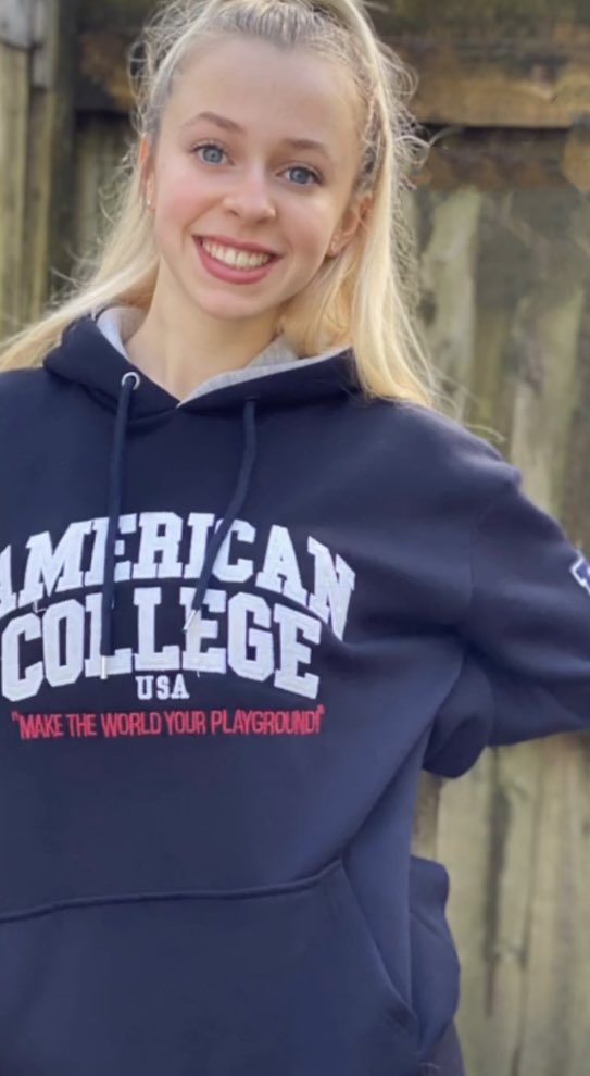 Ameliagrace210's tweet photo. Cuddle weather,,,, retweet, like and follow to help stay warm. #teen #cuddle #sexy #blonde #daddy #oldmanyounggirl #older4younger #slut #horny #cumtribute #creampie #stepdad https://t.co/PaiFgyE0LZ