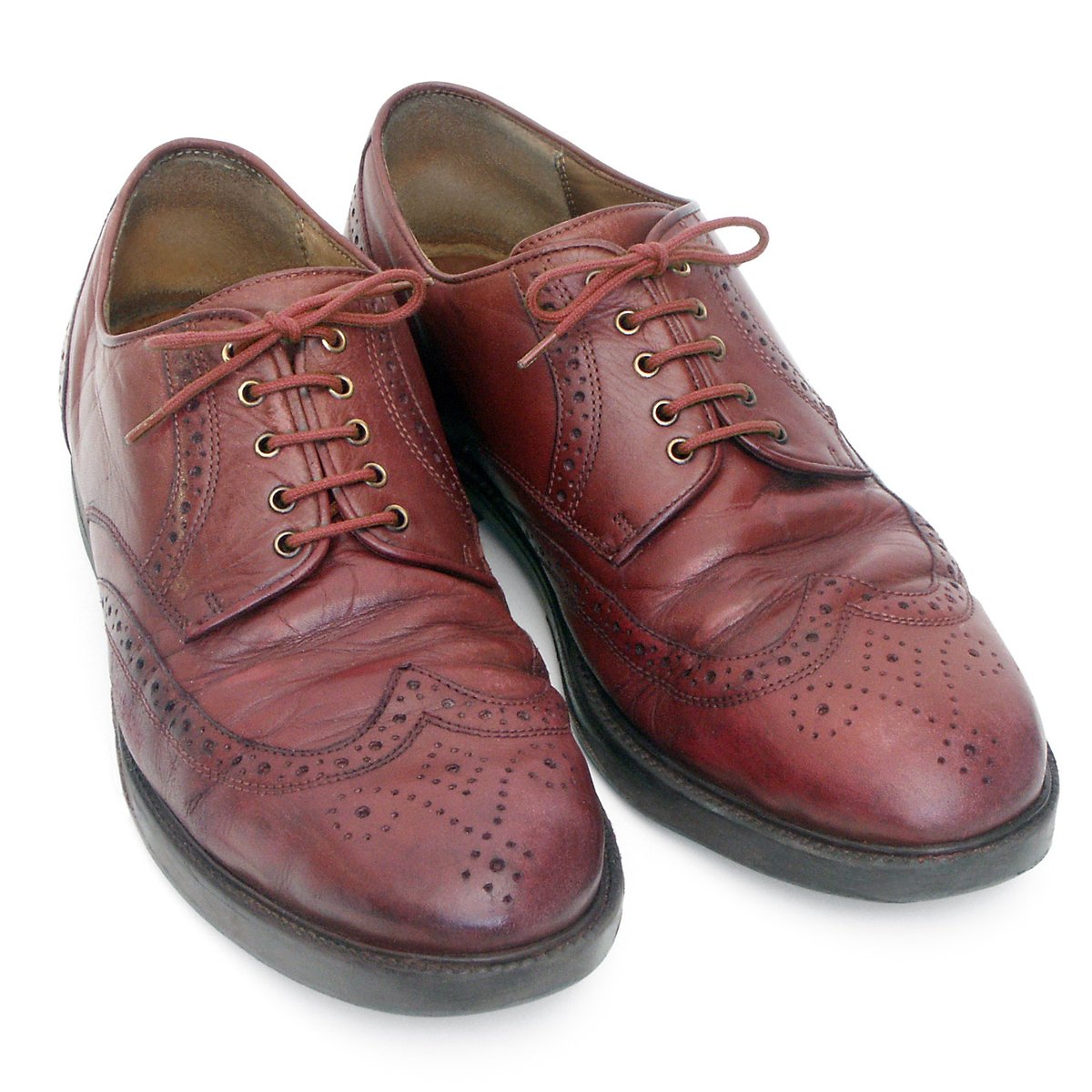 profshoelace's tweet photo. Shoe lacing photo high-res repost (originally posted in low-res on 28-Oct-2009). Brown dress shoes laced with brown “Straight European Lacing” (from Ian Fieggen.)
https://t.co/YUGqaHXvvM
#brown #dressshoes #shoes #dadsshoes #dad #tribute #straighteuropeanlacing #straightlaced https://t.co/LfO9Cb8iqs