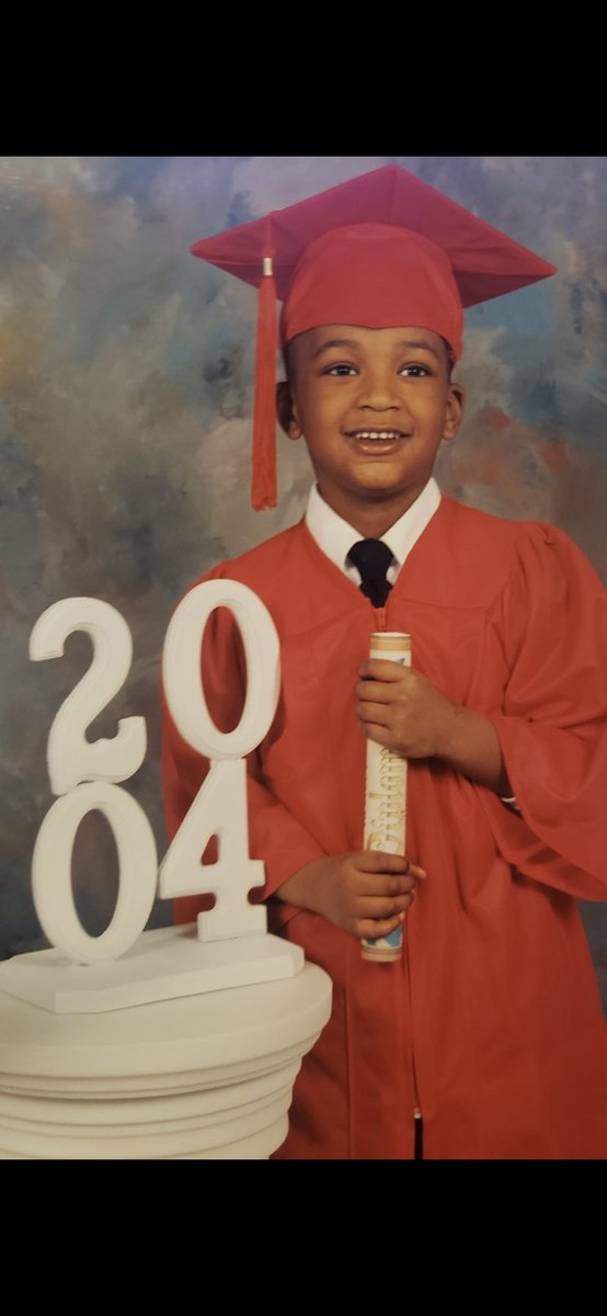MCSHeadStart's tweet image. We are so proud of this young man! Congrats Tre Spearman on your graduation from Mars Hill University! #OneOfMyFirstHeadStartBabies
#IUsedToCarryHimOnMyHip
#HeadStartClassOf2004