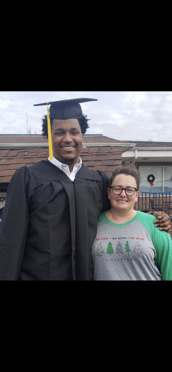 MCSHeadStart's tweet image. We are so proud of this young man! Congrats Tre Spearman on your graduation from Mars Hill University! #OneOfMyFirstHeadStartBabies
#IUsedToCarryHimOnMyHip
#HeadStartClassOf2004