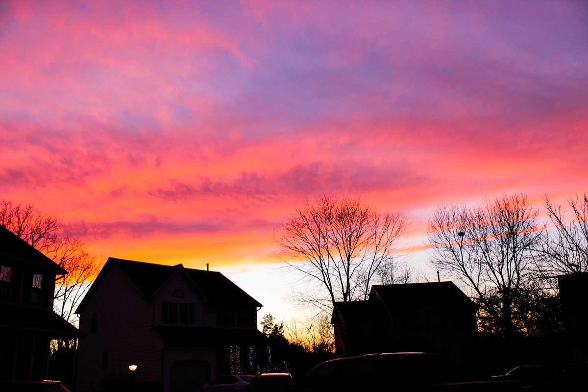 elveejay_'s tweet photo. No snow today in Pottstown, but did get this beautiful sunset! 😍 @CecilyTynan #6ABC https://t.co/9ChaRVO0by