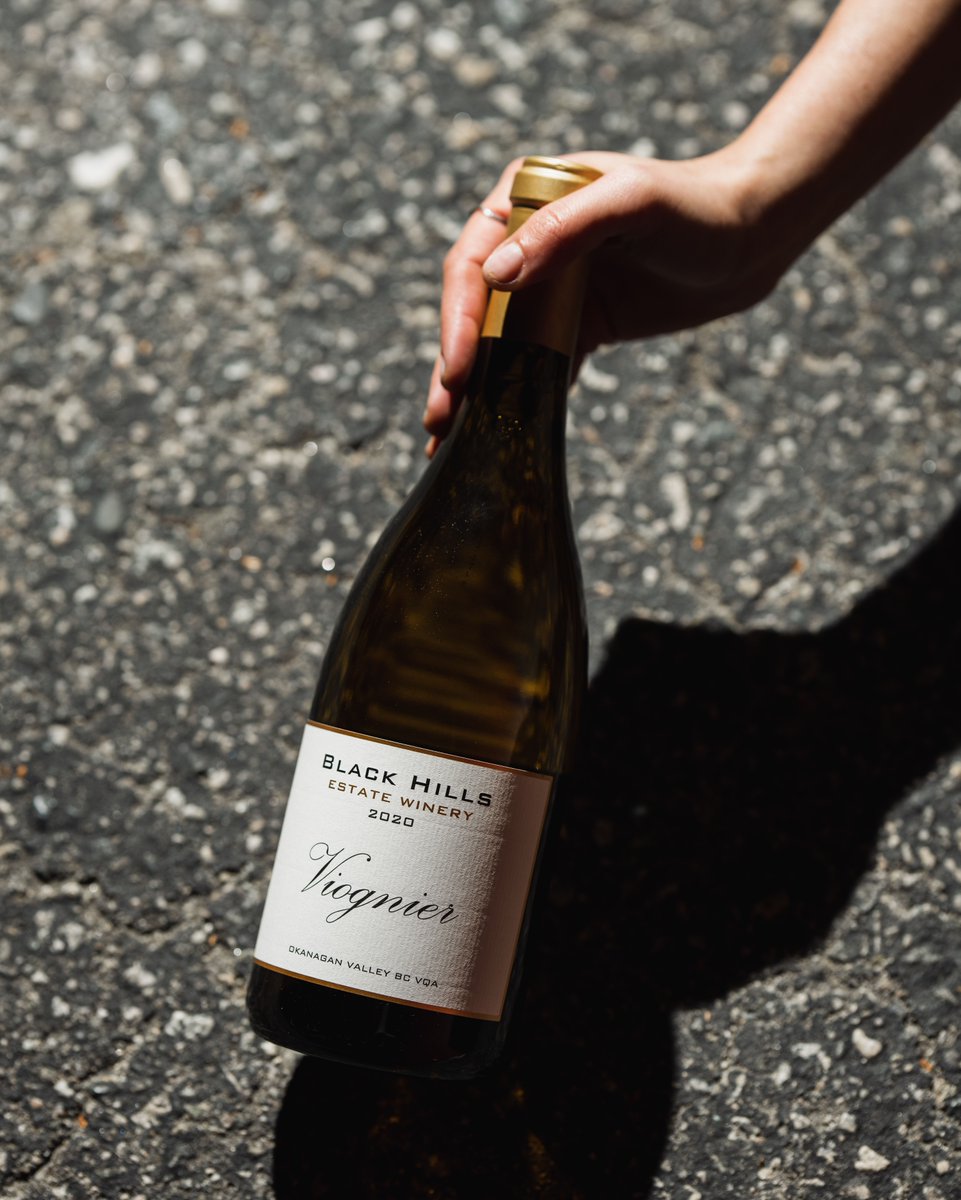 BlackHillsWine's tweet photo. This full-bodied wine is bursting with flavours of nectarine, preserved lemon, and Japanese pears. Let your first sip of the year be our Viognier.
#viognier #whitewine #firstwine #blackhillsestate #bcwine https://t.co/7mKSLDH0q3