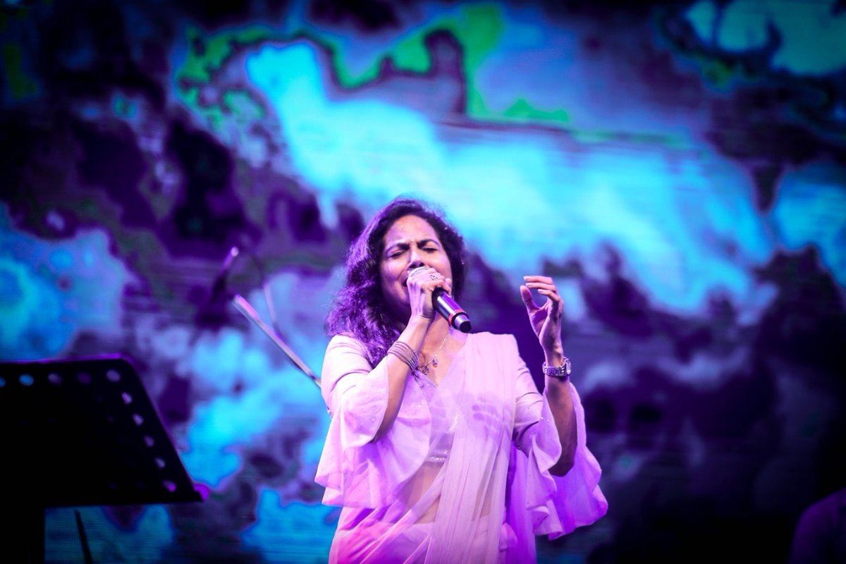 sunithaholics's tweet photo. Thank you for making our heart smile and eyes shine with your melodious voice everytime Sunitha garu ❤️ https://t.co/CYDaQHKulk
