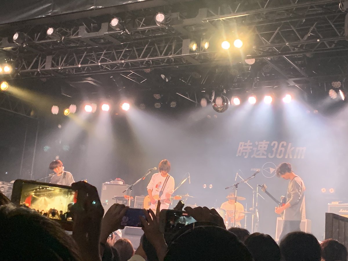 wka_2me's tweet photo. 去年の12月頭に2年ぶりのライブに行きました。ライブの形は変われど、やっぱり生の演奏っていいなっておもったなぁ。最高だった。叫んだりできる世の中に戻りたいなぁって。当たり前にあったものがいつ無くなるのか本当にわからないんだなって思いましたな。 https://t.co/ou9JmPjzoA