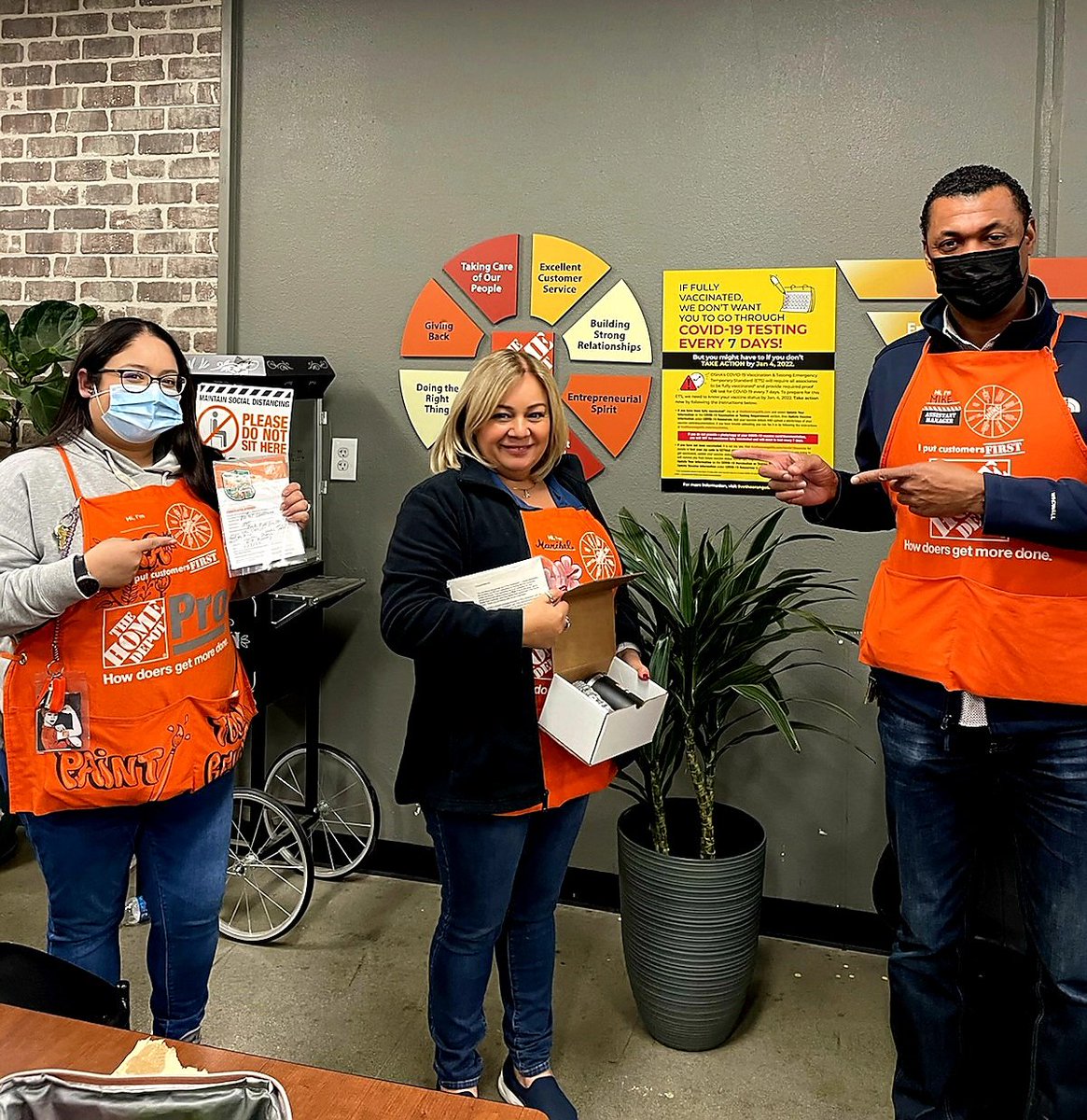Kia Monroy (@kia_hd1845) on Twitter photo Soo Proud👏 Congratulations to my PA Maribel for making Pro🧡🖤 Champion for Q3 ,Great Job in Driving GET every day!! Keep up the great work !!! @jtrievespro <a href="/sturucks/">LeslieStewart</a> <a href="/MichaelSasm1845/">Michael Ainsworth</a> <a href="/ZacTHD/">Zac Martinez</a> Soo Proud👏 Congratulations to my PA Maribel for making Pro🧡🖤 Champion for Q3 ,Great Job in Driving GET every day!! Keep up the great work !!! @jtrievespro <a href="/sturucks/">LeslieStewart</a> <a href="/MichaelSasm1845/">Michael Ainsworth</a> <a href="/ZacTHD/">Zac Martinez</a>