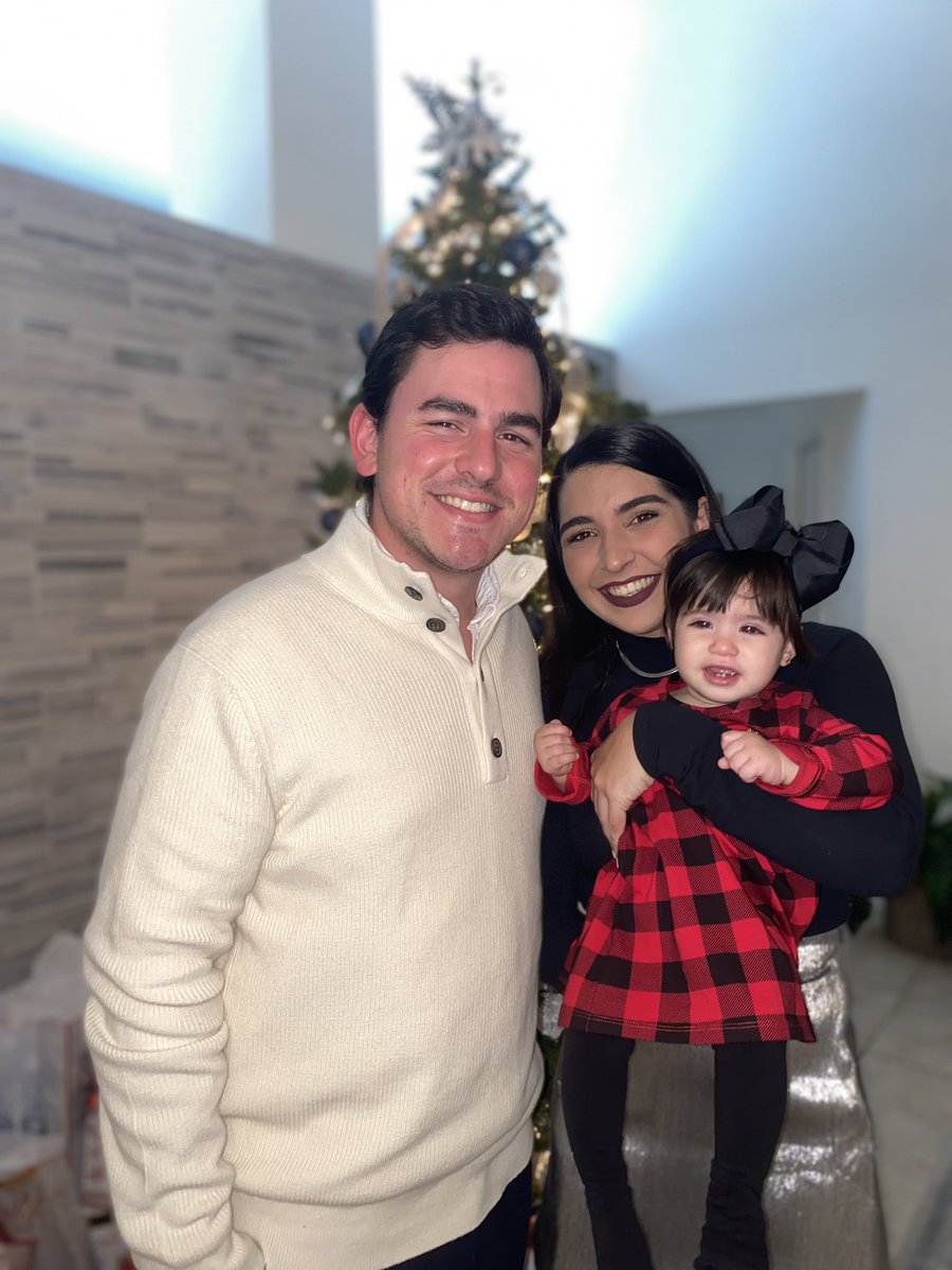 michellemendt's tweet photo. Cualquiera cree que ando casada y con una hija JAJA

Pero solo soy la tia cool https://t.co/FkyUG52a71