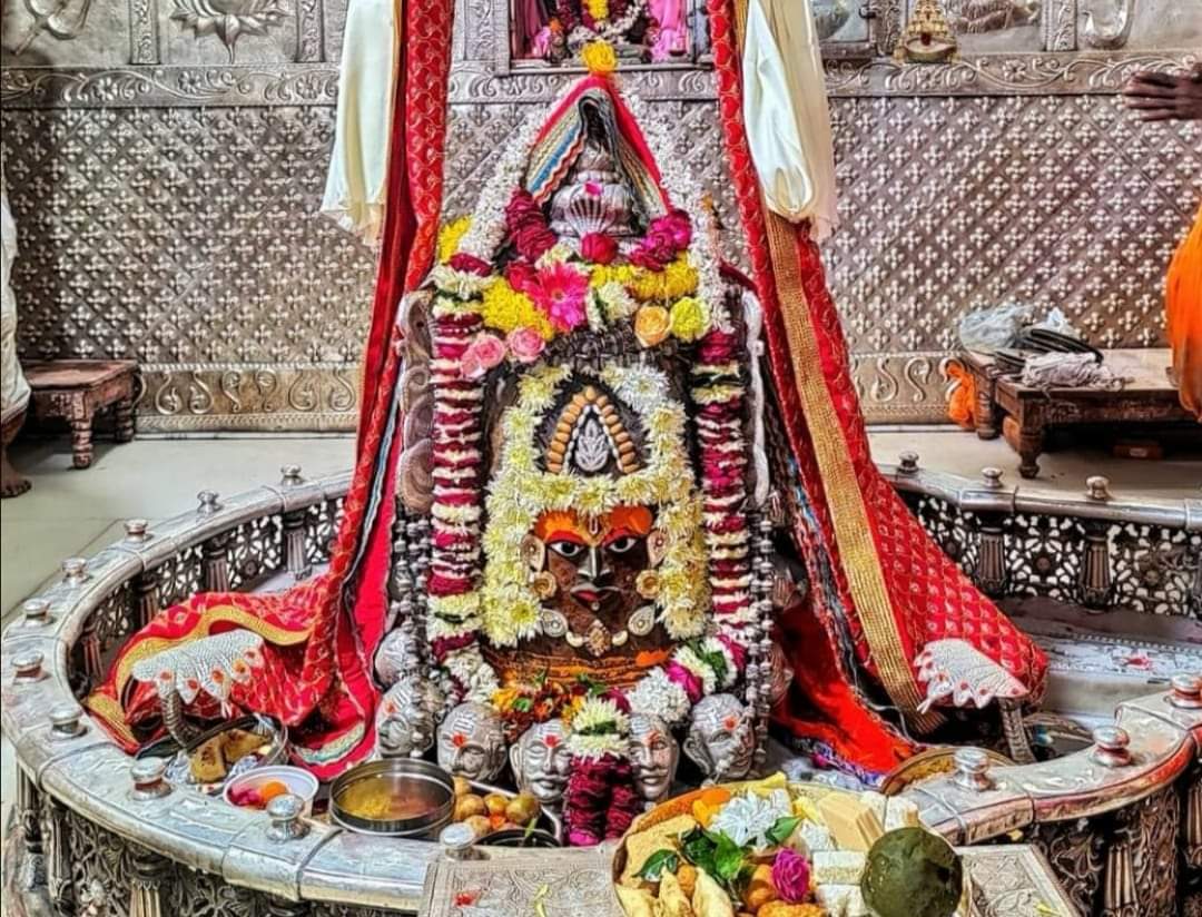 SaffRonicMan's tweet photo. 🙏🌹 *जय श्री महाकाल*🌹🙏
श्री महाकालेश्वर ज्योतिर्लिंग का आज का भस्म आरती शृंगार दर्शन
4 जनवरी 2022 (मंगलवार ) https://t.co/s7R6QcYUSz