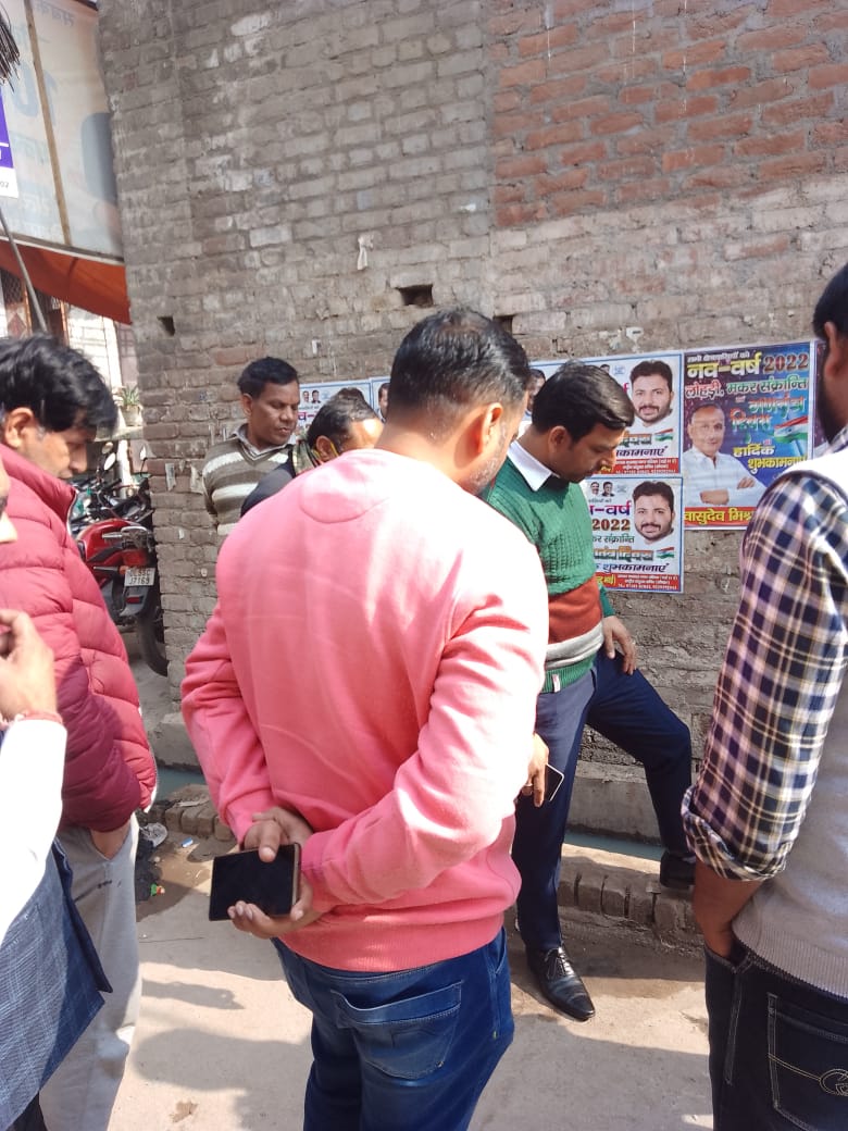 KNPSS_'s tweet photo. KNPSS के सदस्य @Sunil__Ind द्वारा निरीक्षण

वार्ड 61E पश्चिमी करावलनगर के न्यू सभापुर गुजरान की गलियों मे पुनर्निर्माण को लेकर ठेकेदार द्वारा घोर लापरवाही व कमजोर मटेरियल का मामला सामने आया तो KNPSS के सदस्य @Sunil__Ind ने कल सरकारी अधिकारी  A E, J E व ठेकेदार को https://t.co/LuipwTCtxb