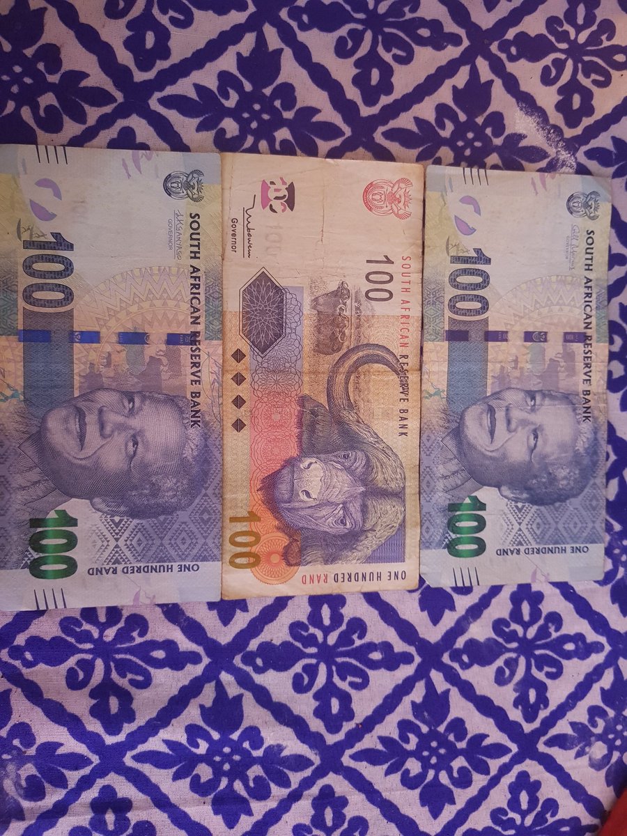 Was doing my Dlozi Banking this morning and I realised out of ALL <a href="/ProudlySA/">Proudly South African</a> Governors <a href="/tito_mboweni/">Tito Mboweni</a> signed on the bottom right hand corner &amp; the texture of his R100 is softer one while <a href="/GillMarcus/">Marcus Gill</a> &amp; @lesetjakganyago signed on top left...Gill is the only one sho signs Her name
