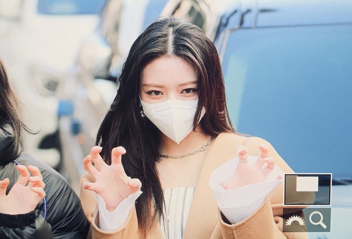 Mycolor_yn's tweet photo. 220104 아긔 호랑이🐯

#ITZY #있지 #Yuna #유나 https://t.co/JvlzkzicVi